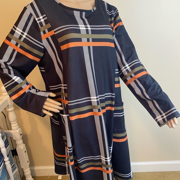 K R L Dress - Picture 3 of 10